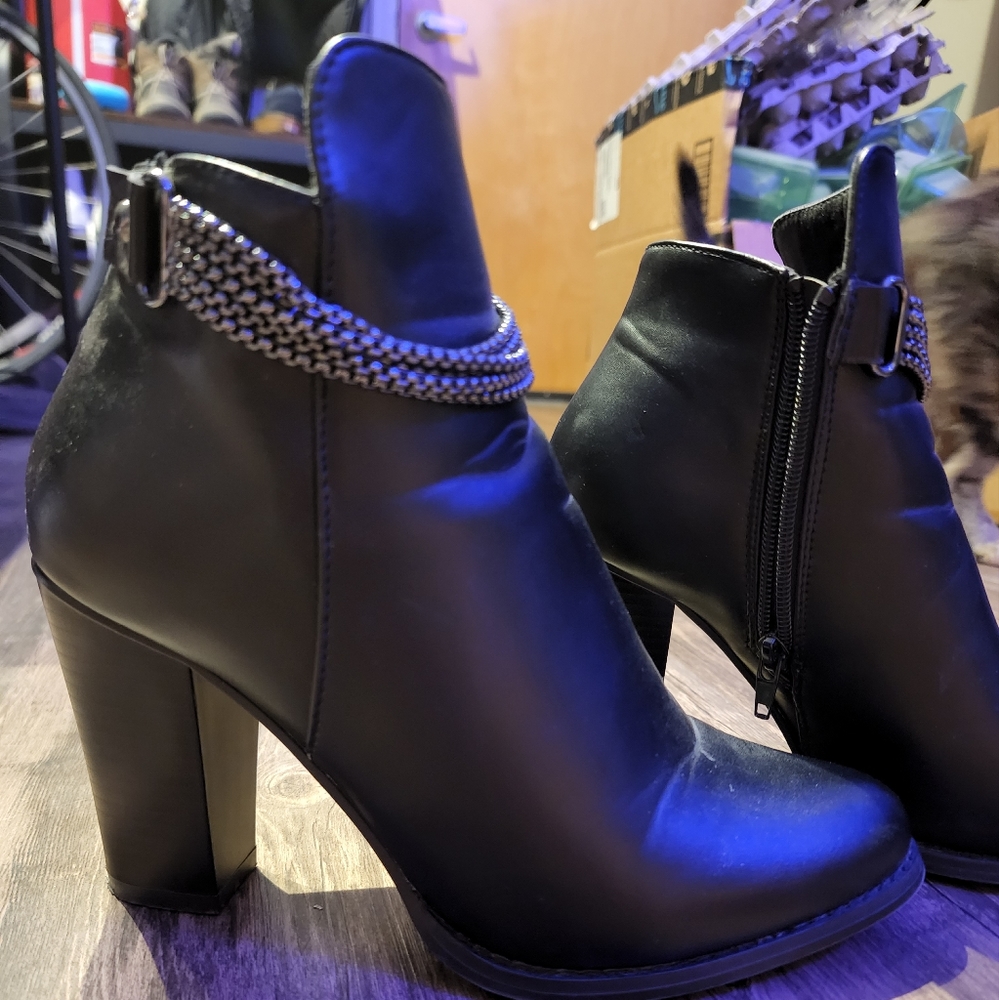 Chain Accent Black Booties